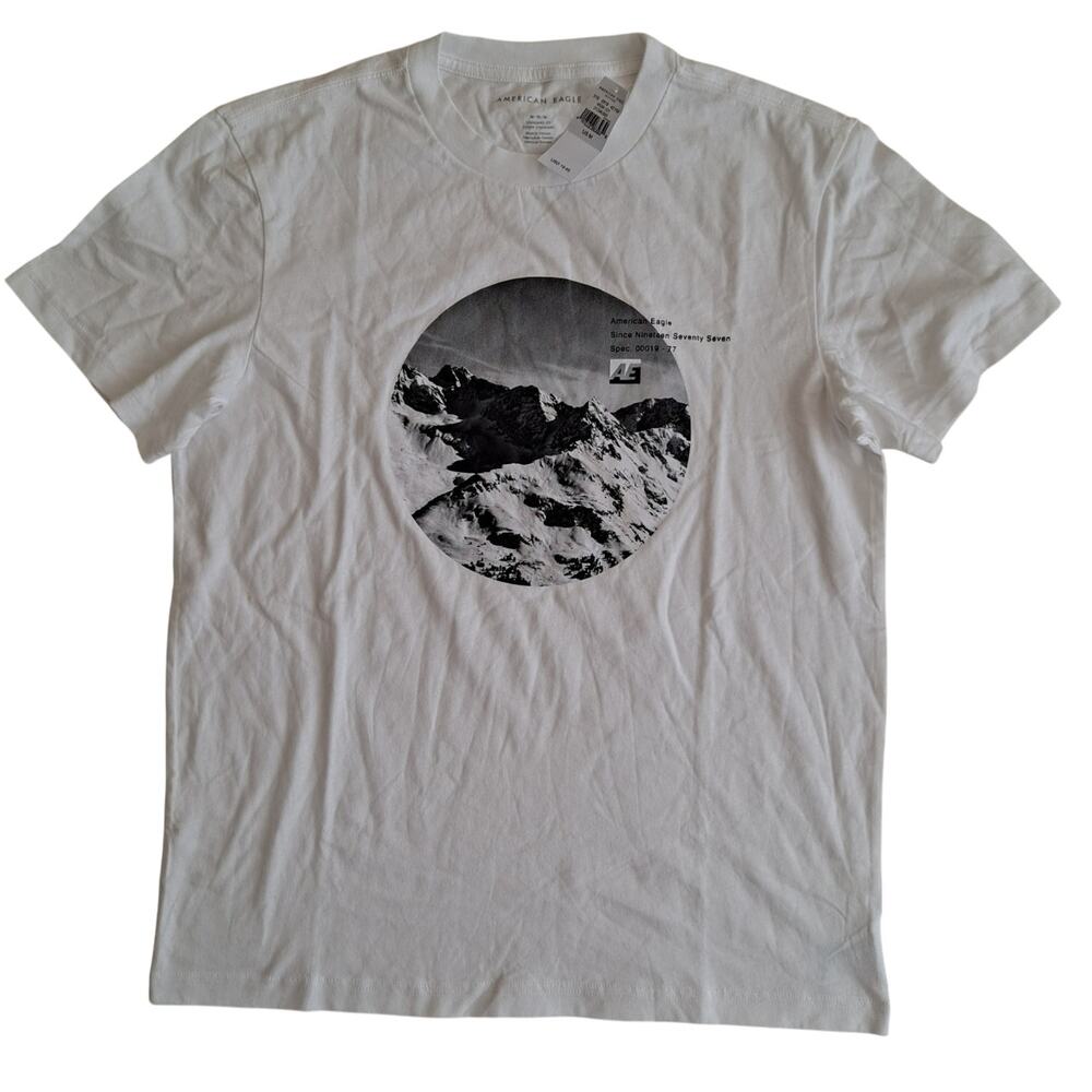 NWT American Eagle T-Shirt Snow Mountains 1977 Standard Fit Tee White Size M